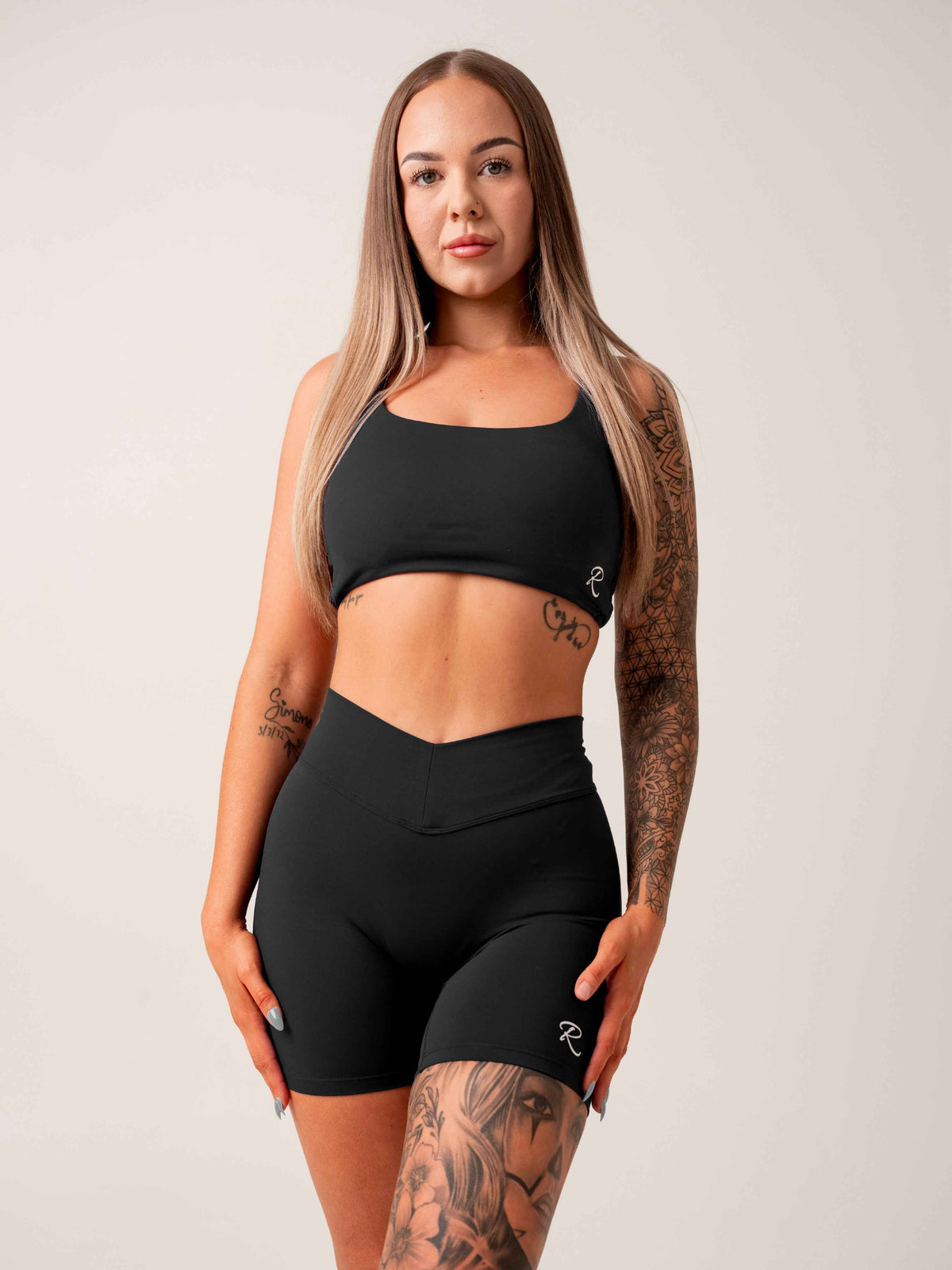 V Shape Shorts - Black