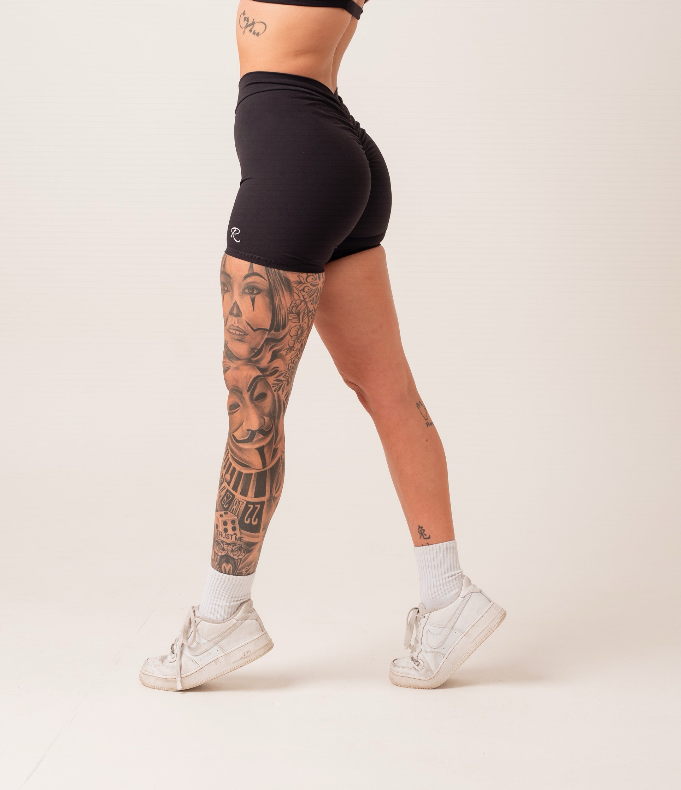 Contour Shorts - Black