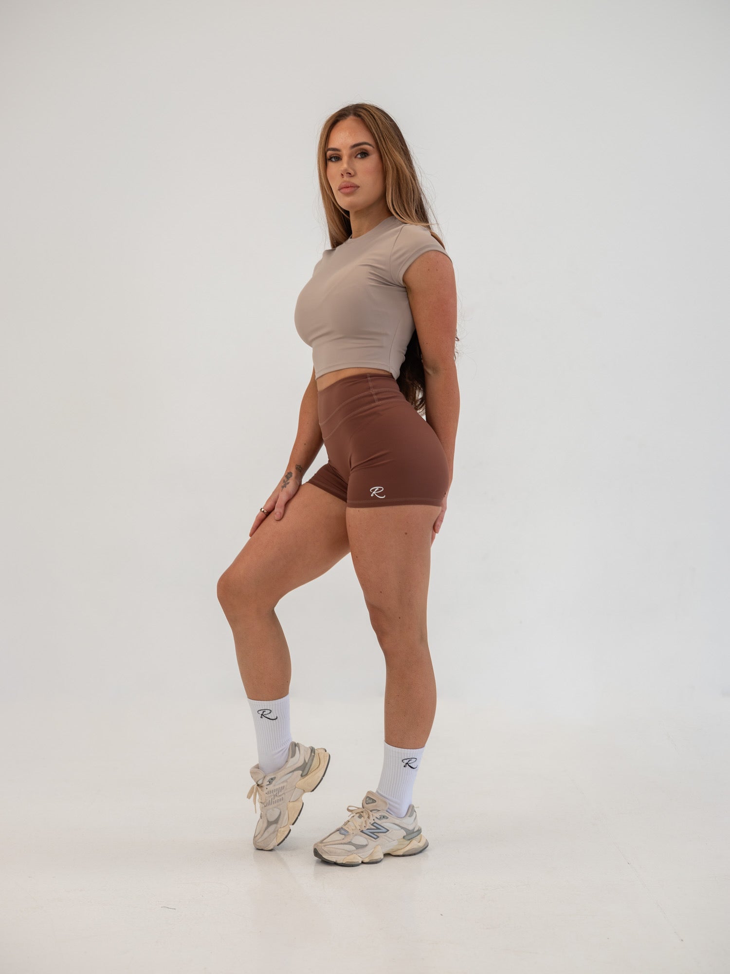 Perform Cropped Tee - Latte