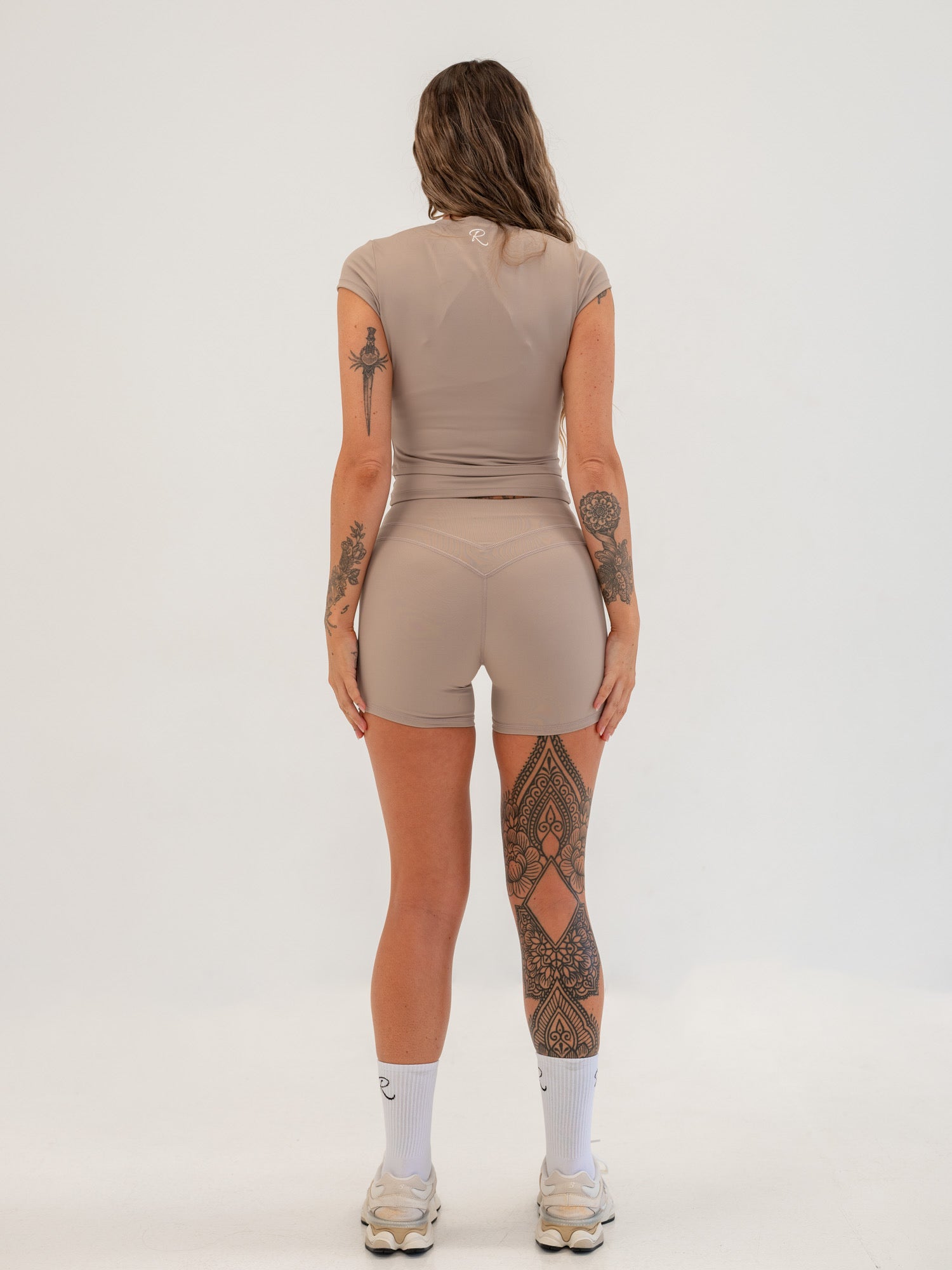 Perform Cropped Tee - Latte