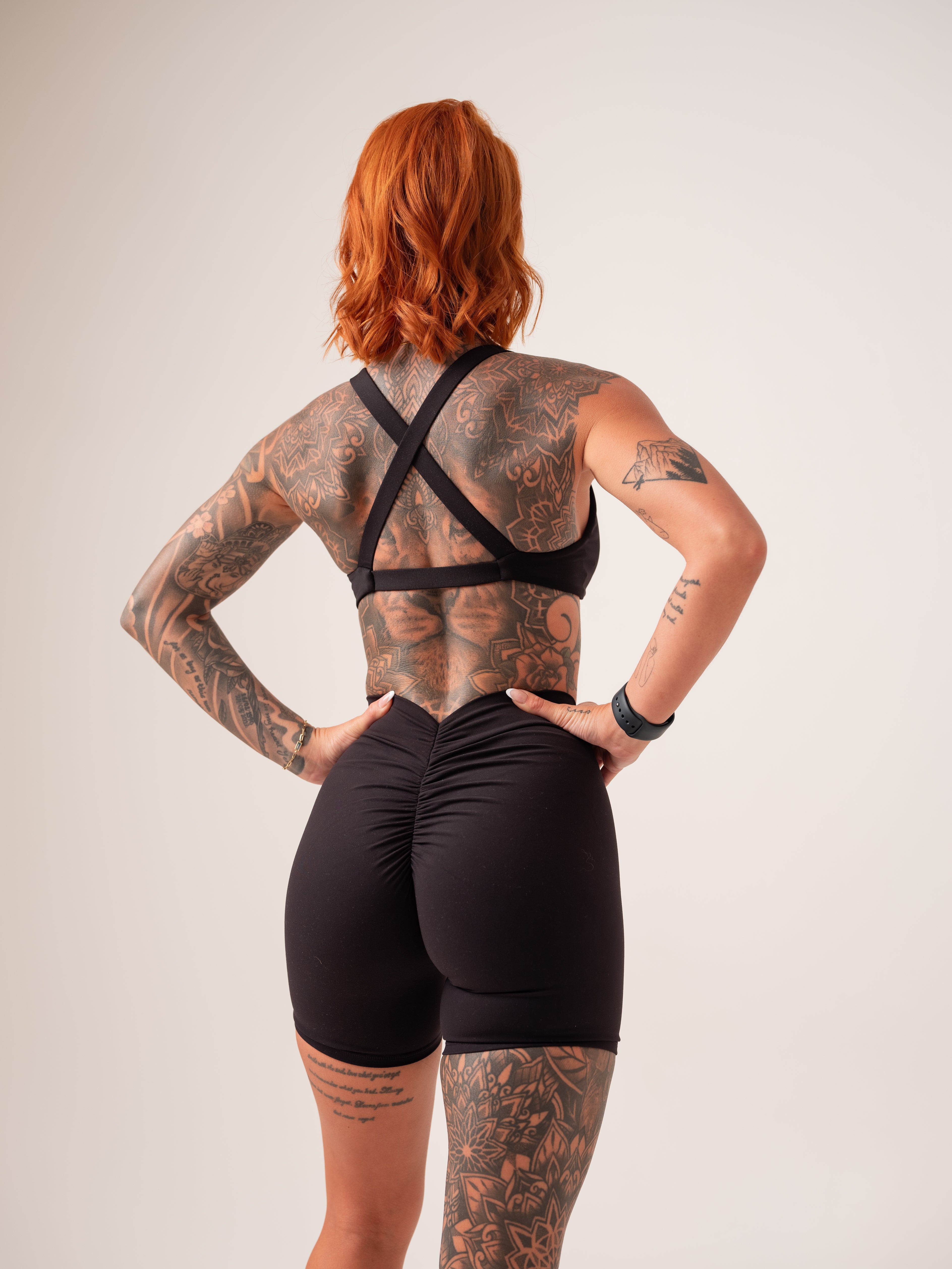 Contour Shorts - Black