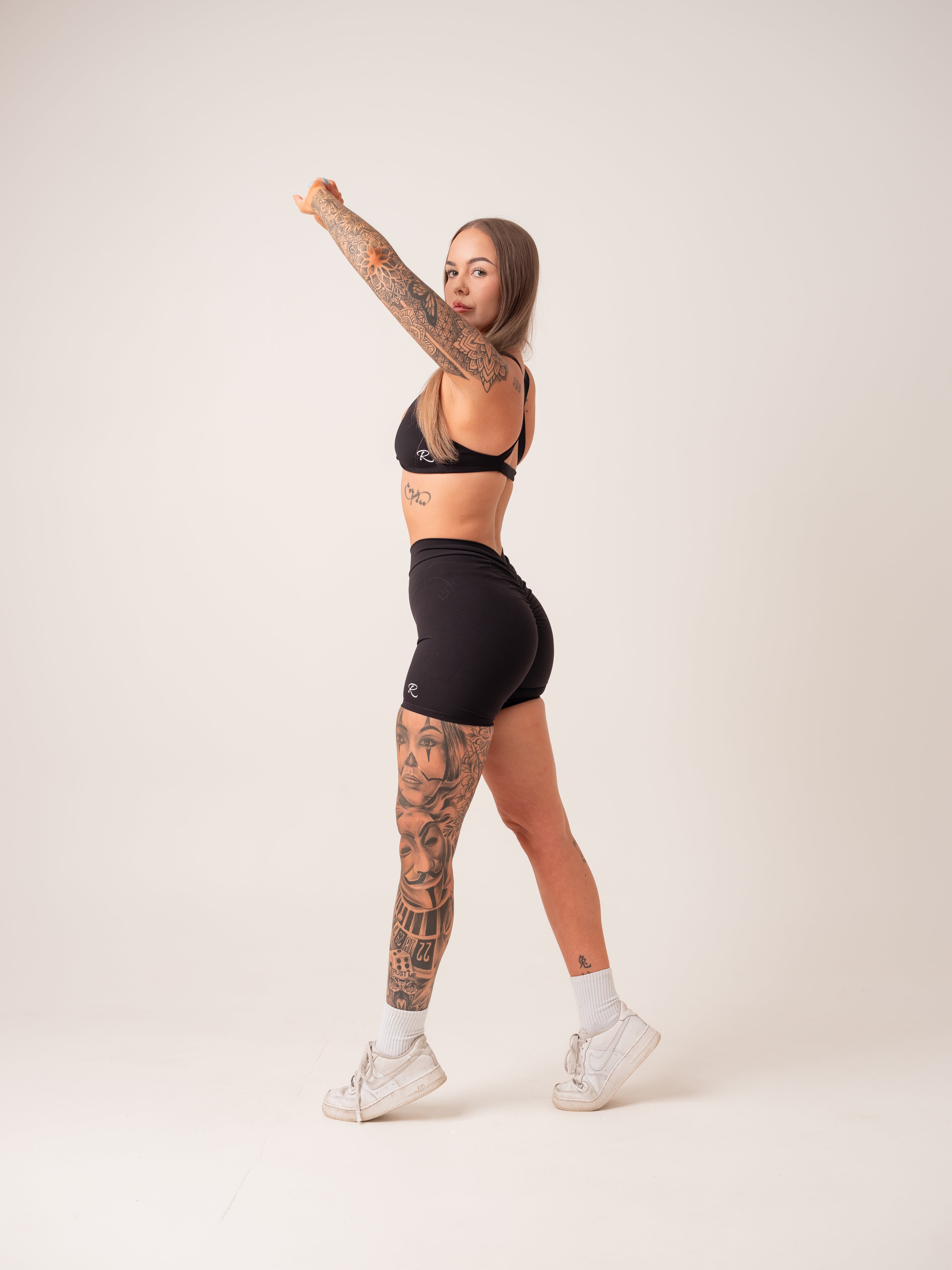 Contour Shorts - Black