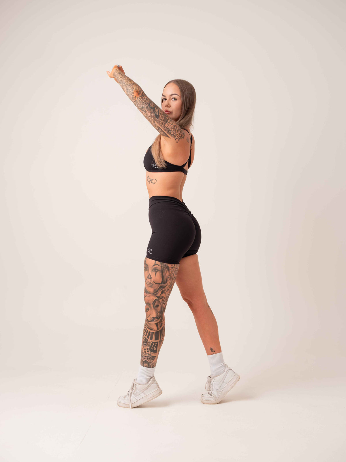 Contour Shorts - Black