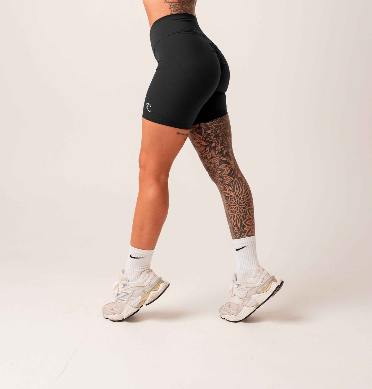 V Shape Shorts - Black