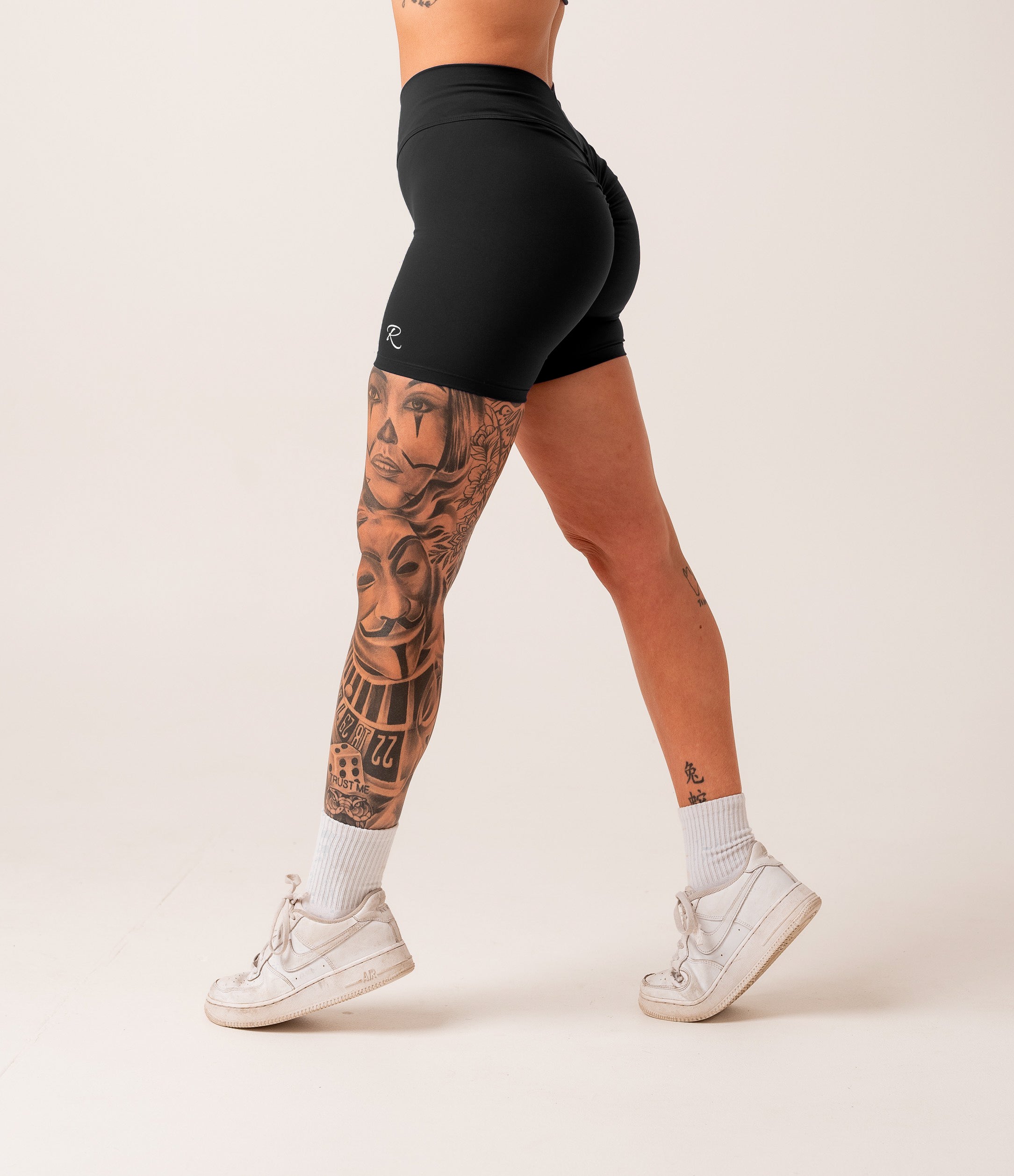 V Shape Shorts - Black