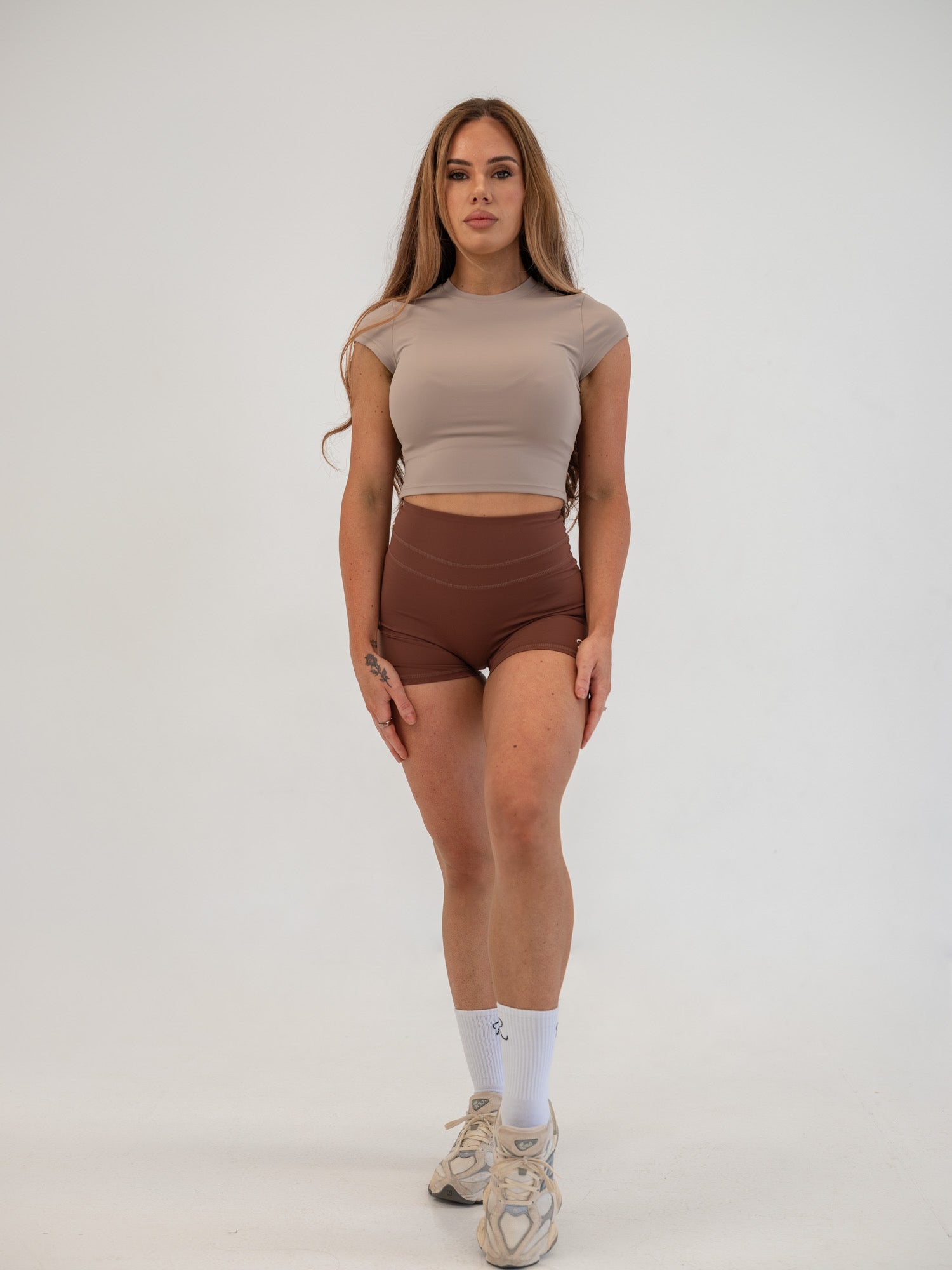 Perform Cropped Tee - Latte